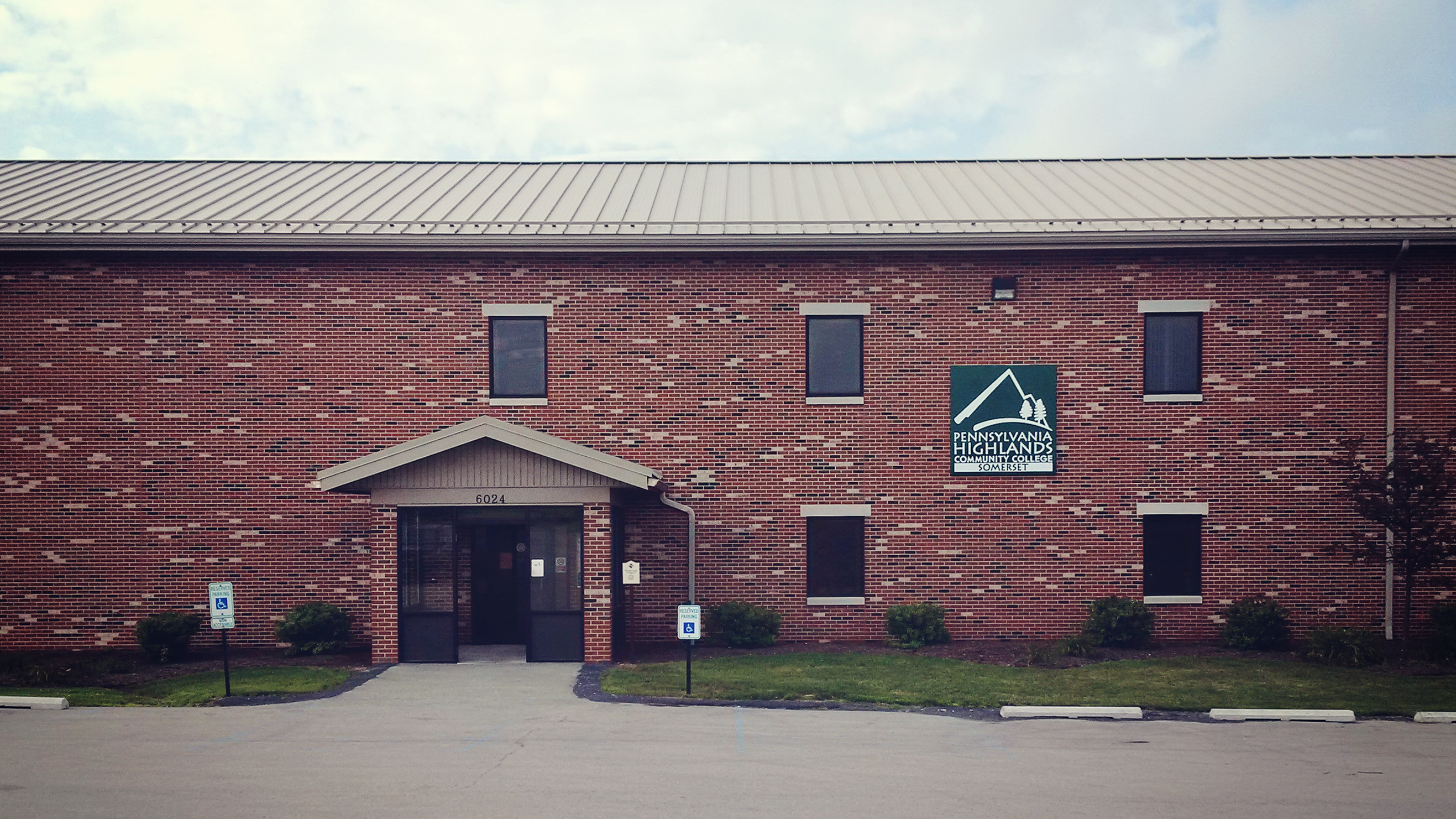 The College's new Somerset facility located at 6024 Glades Pike in Somerset.