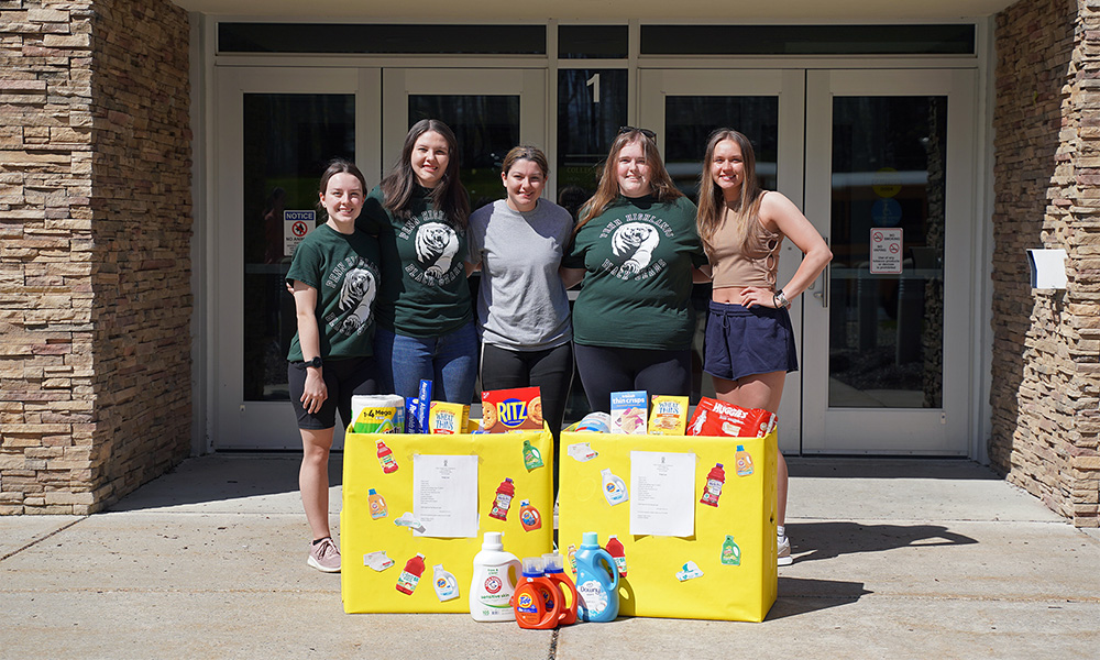 Supporting Scholars Donate 200+ Items To Mom’s House, Inc. Of Johnstown