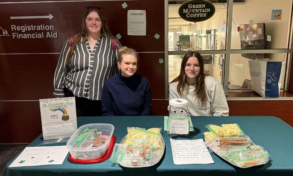 Supporting Scholars Raise Funds For Mom’s House, Inc.