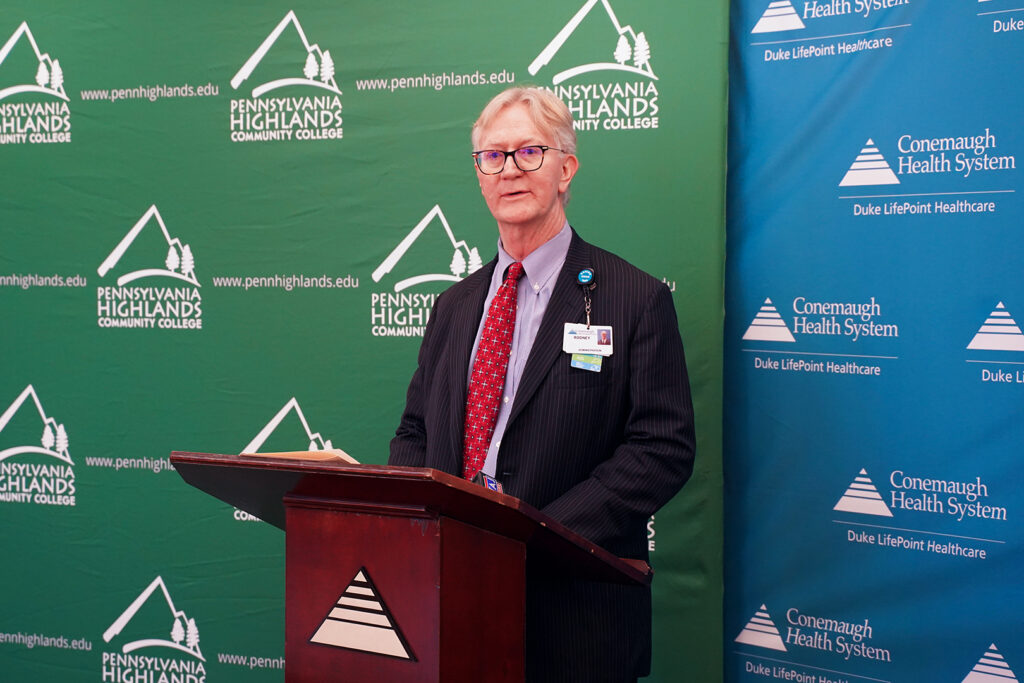 Rodney Reider speaking at the signing of the Surgical Technology partnership documentation.